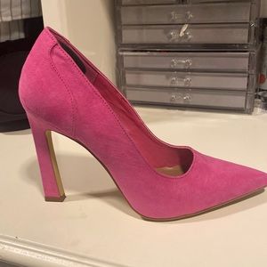 Pink pumps